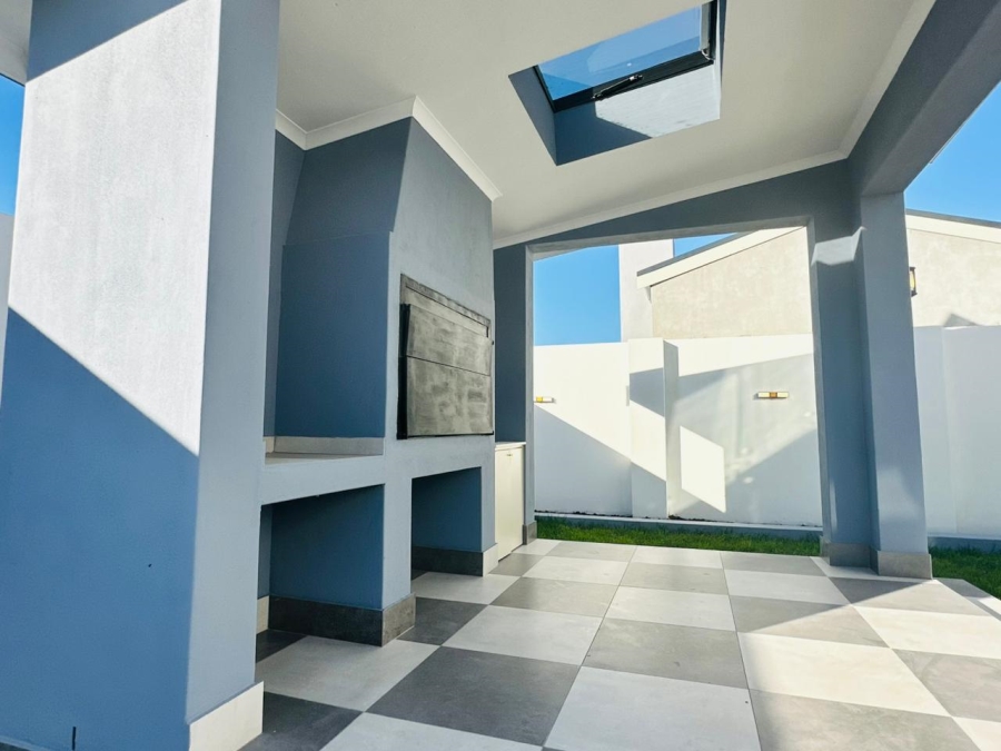4 Bedroom Property for Sale in Sandown Western Cape